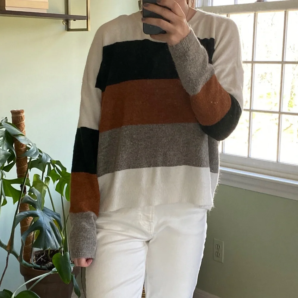 Colorblock Sweater - Picture 4 of 7